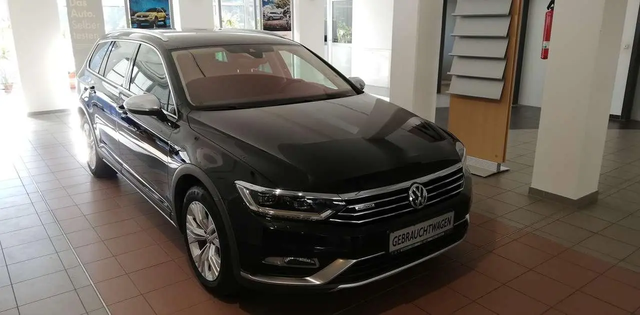 Photo 1 : Volkswagen Passat 2018 Petrol