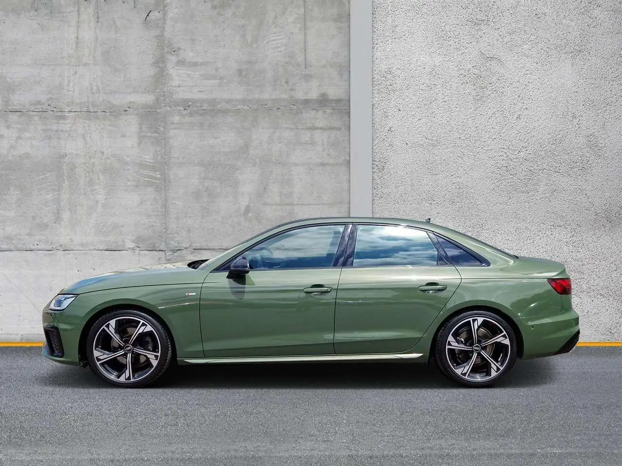 Photo 1 : Audi A4 2023 Petrol