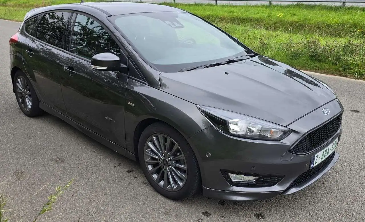 Photo 1 : Ford Focus 2018 Petrol