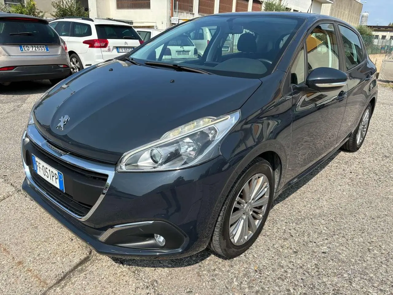 Photo 1 : Peugeot 208 2016 Petrol