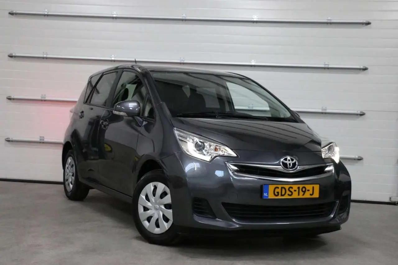 Photo 1 : Toyota Verso 2015 Petrol