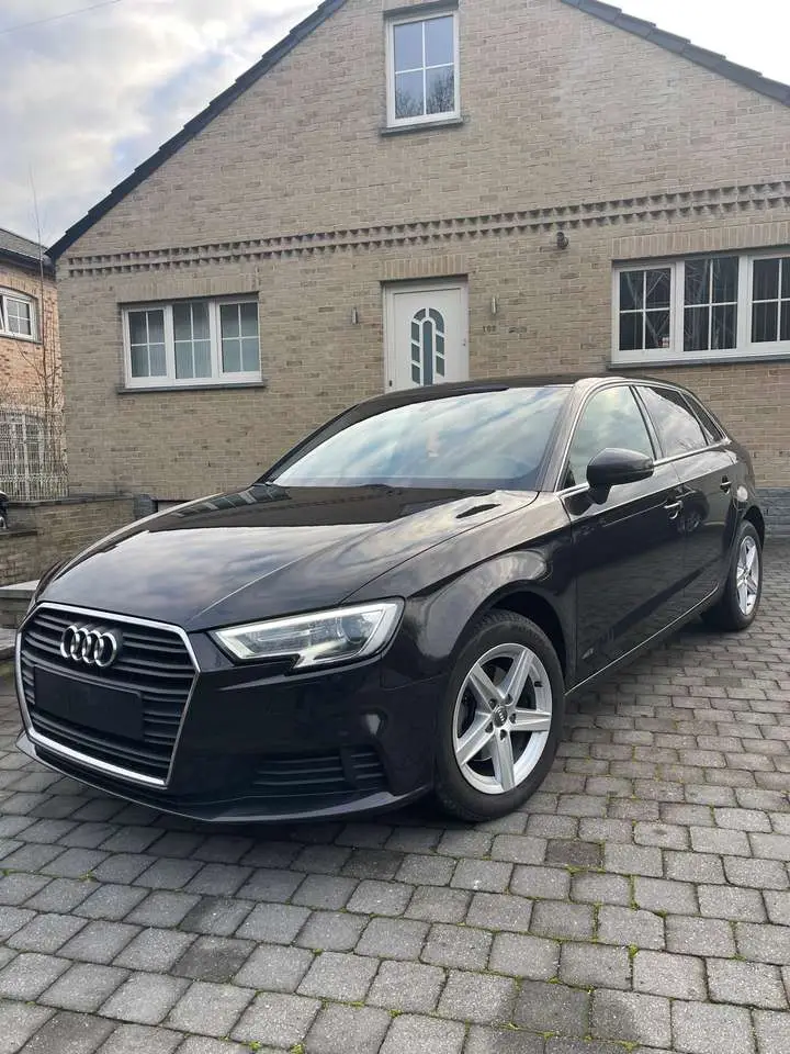 Photo 1 : Audi A3 2017 Petrol