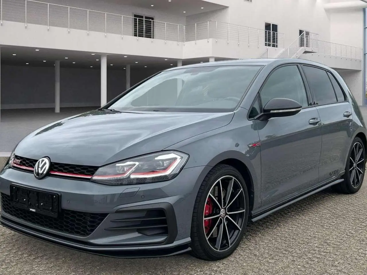 Photo 1 : Volkswagen Golf 2019 Petrol