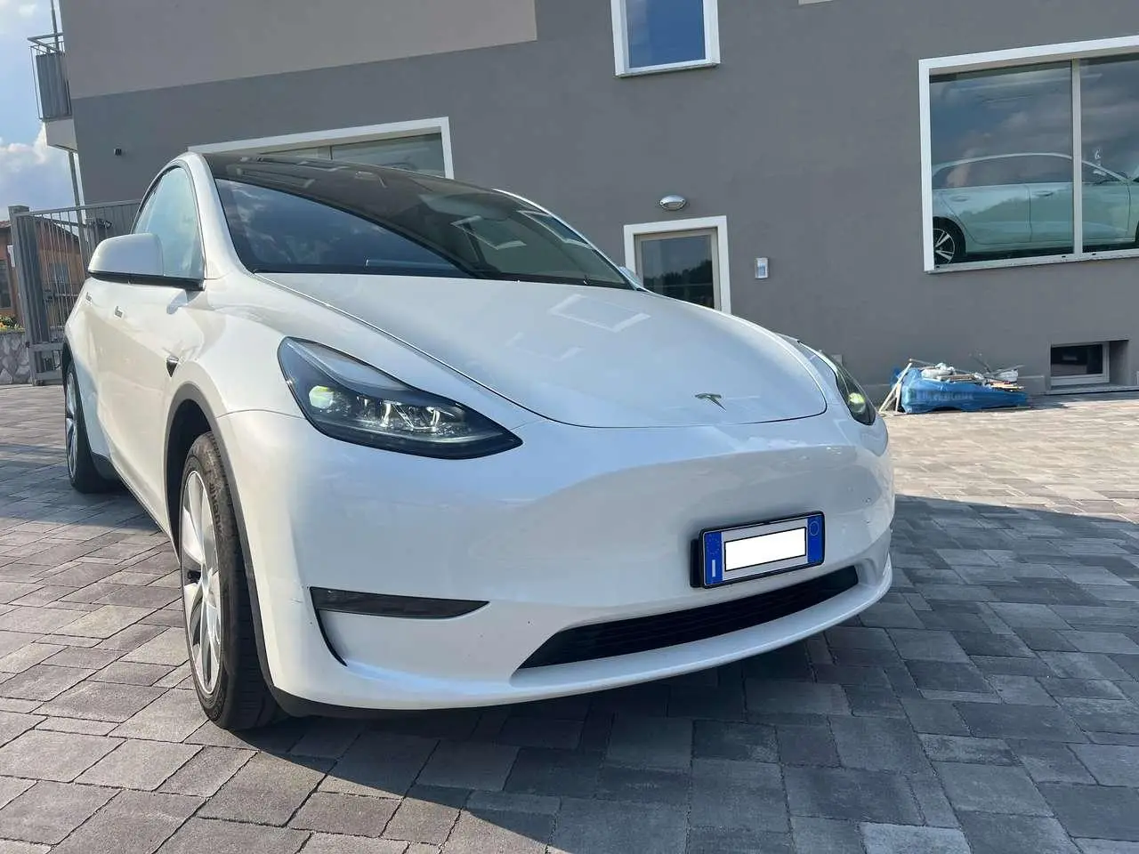 Photo 1 : Tesla Model Y 2023 Électrique