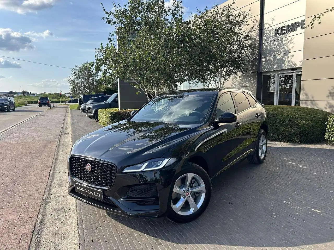 Photo 1 : Jaguar F-pace 2023 Essence