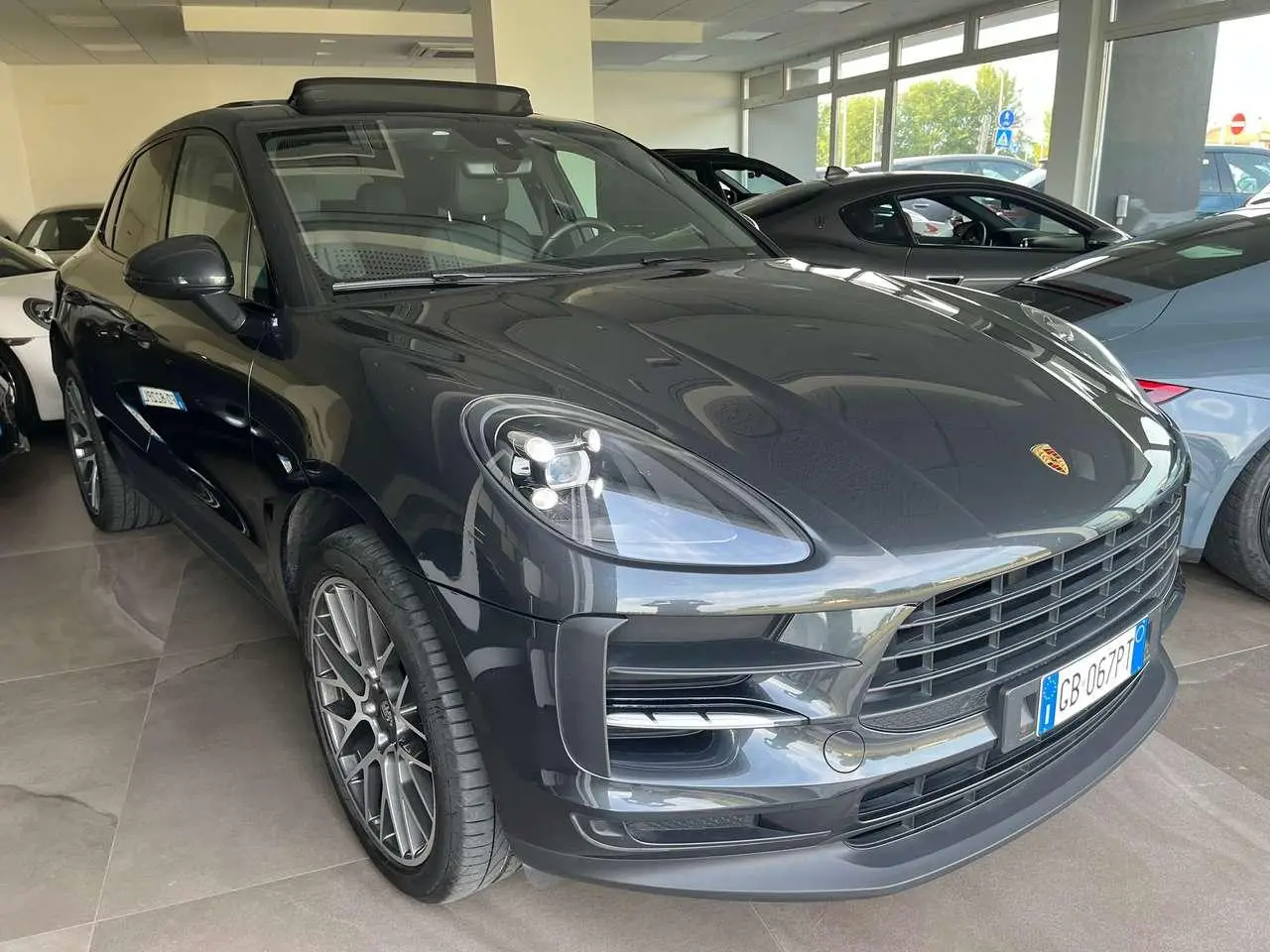 Photo 1 : Porsche Macan 2019 Petrol