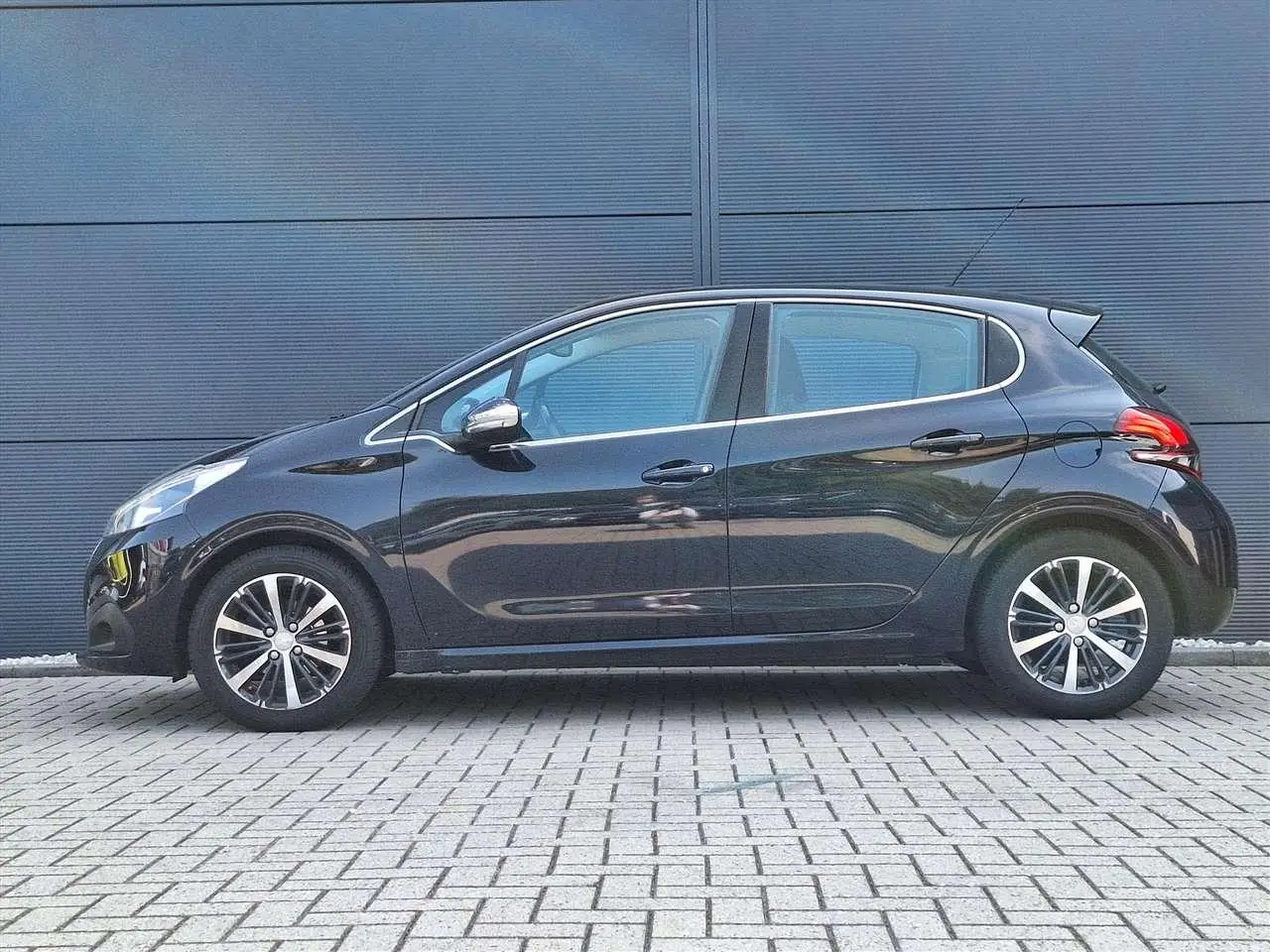 Photo 1 : Peugeot 208 2016 Petrol