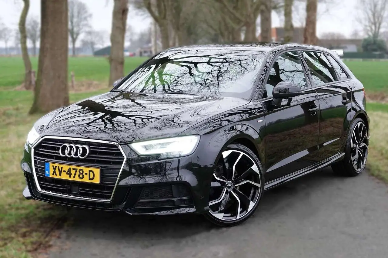 Photo 1 : Audi A3 2019 Petrol