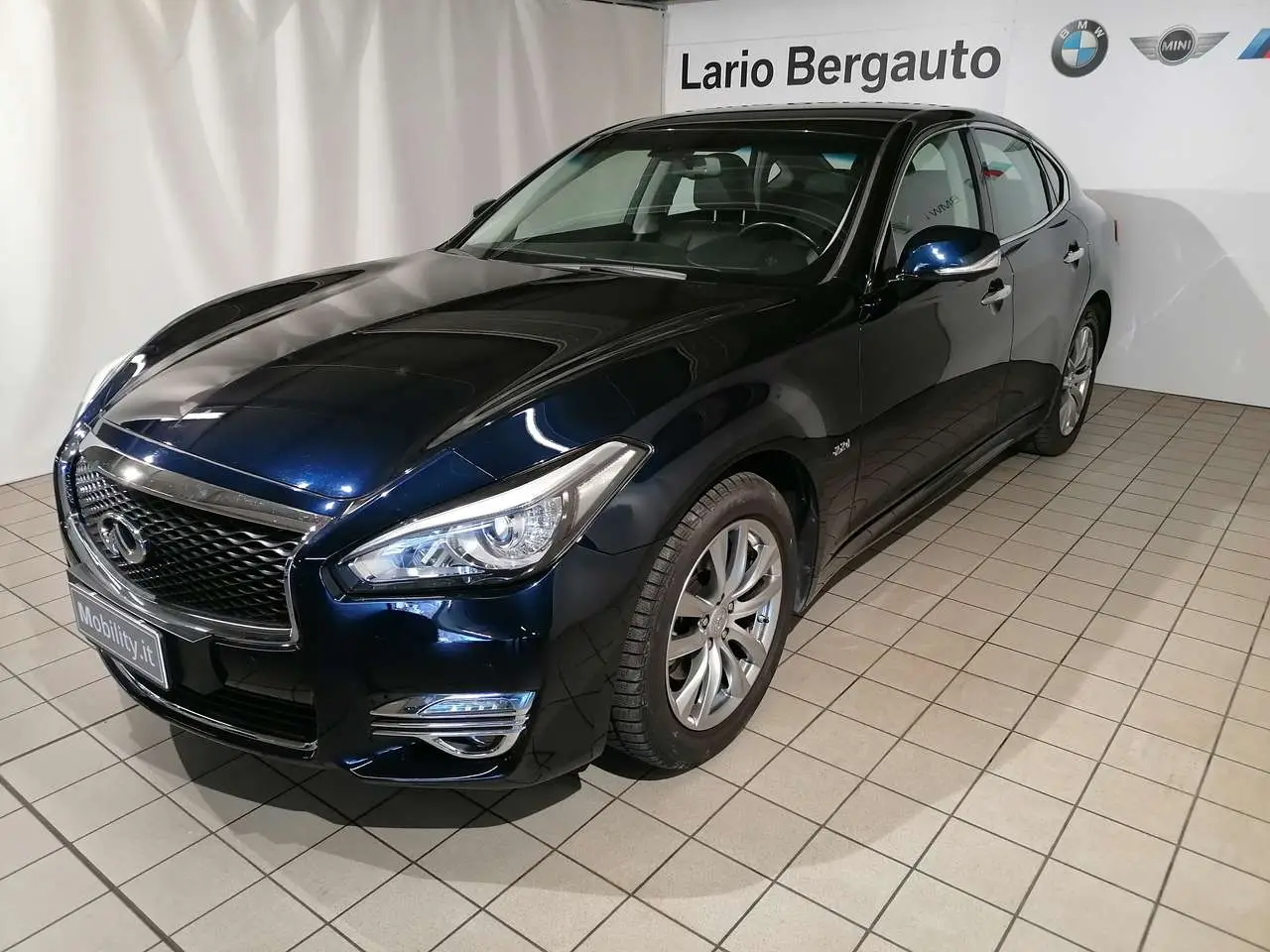 Photo 1 : Infiniti Q70 2016 Diesel