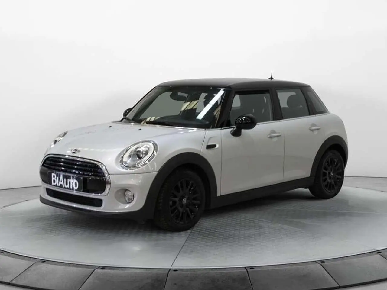 Photo 1 : Mini Cooper 2018 Diesel