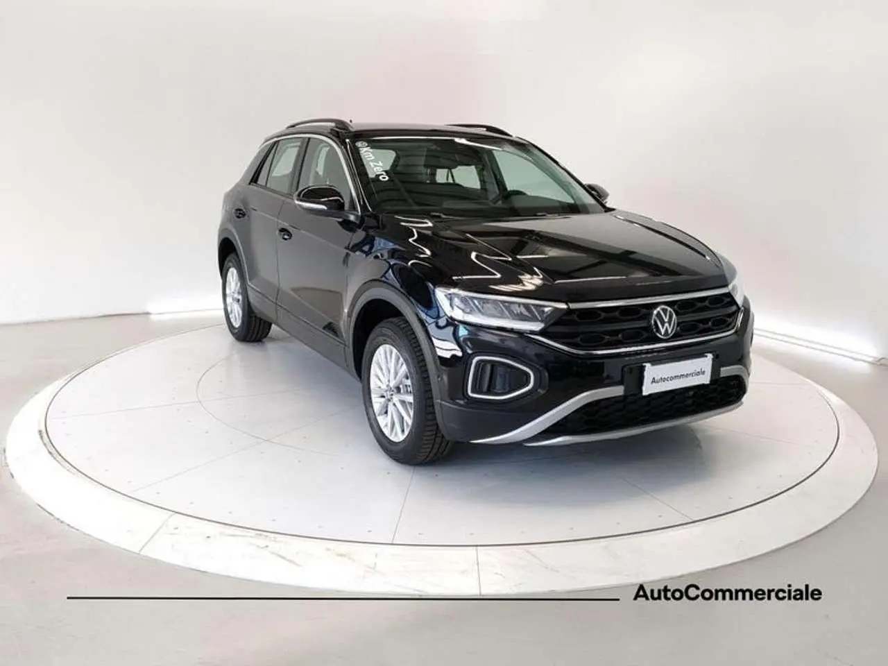 Photo 1 : Volkswagen T-roc 2024 Petrol