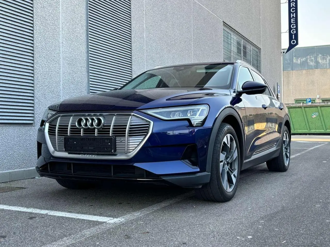 Photo 1 : Audi E-tron 2021 Electric