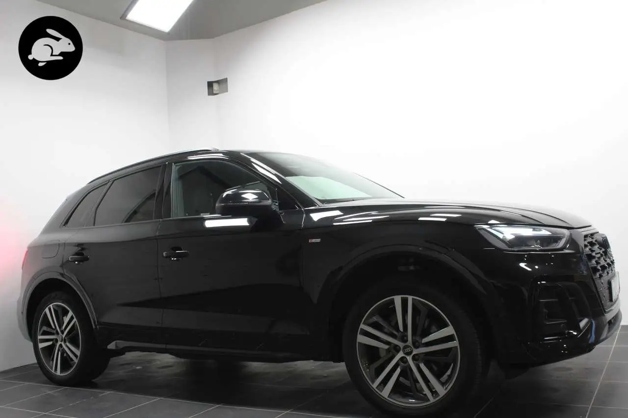 Photo 1 : Audi Q5 2021 Hybride