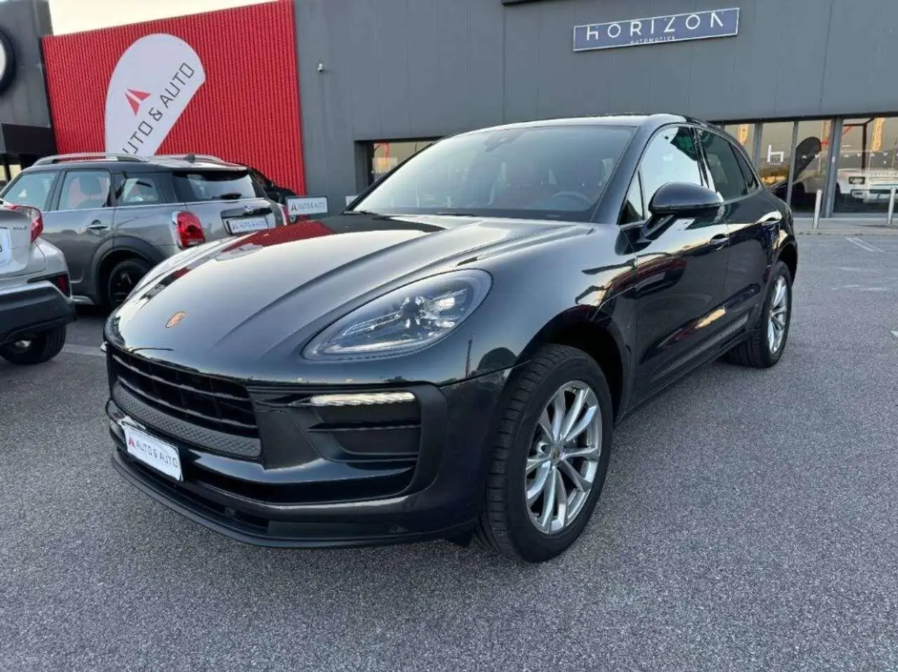 Photo 1 : Porsche Macan 2023 Essence