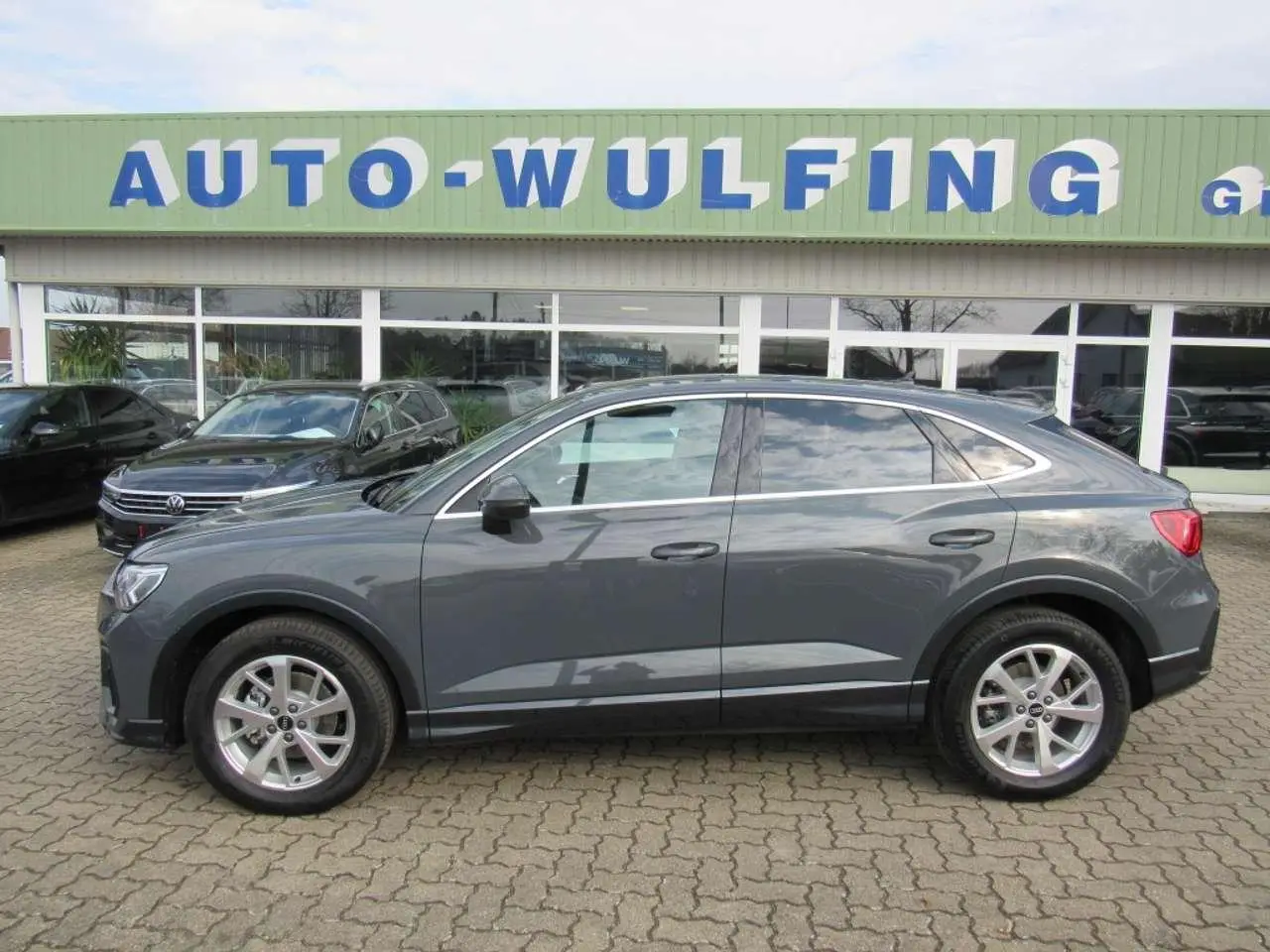 Photo 1 : Audi Q3 2023 Petrol