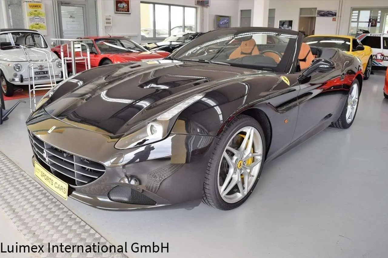 Photo 1 : Ferrari California 2018 Essence