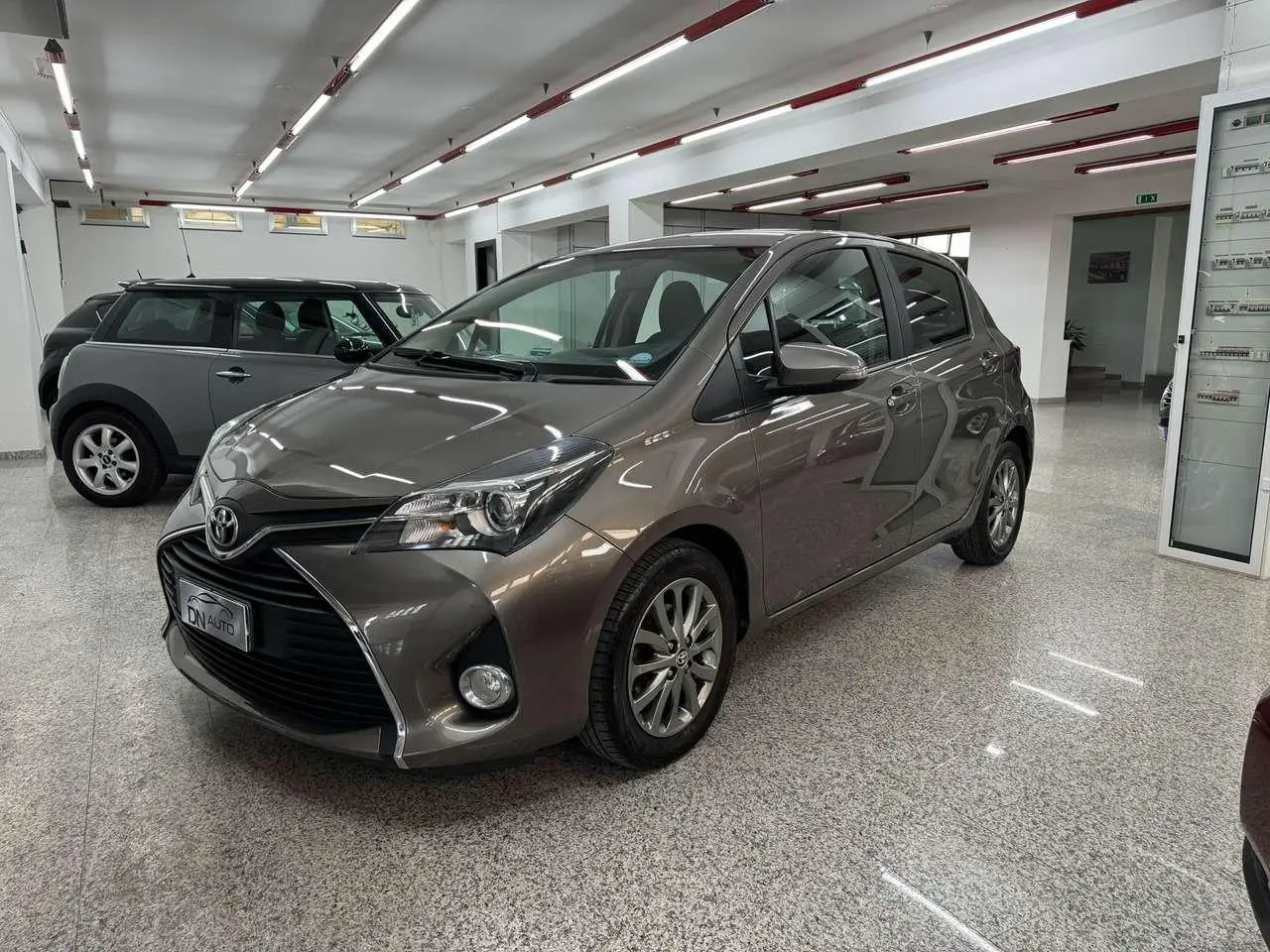 Photo 1 : Toyota Yaris 2016 Petrol