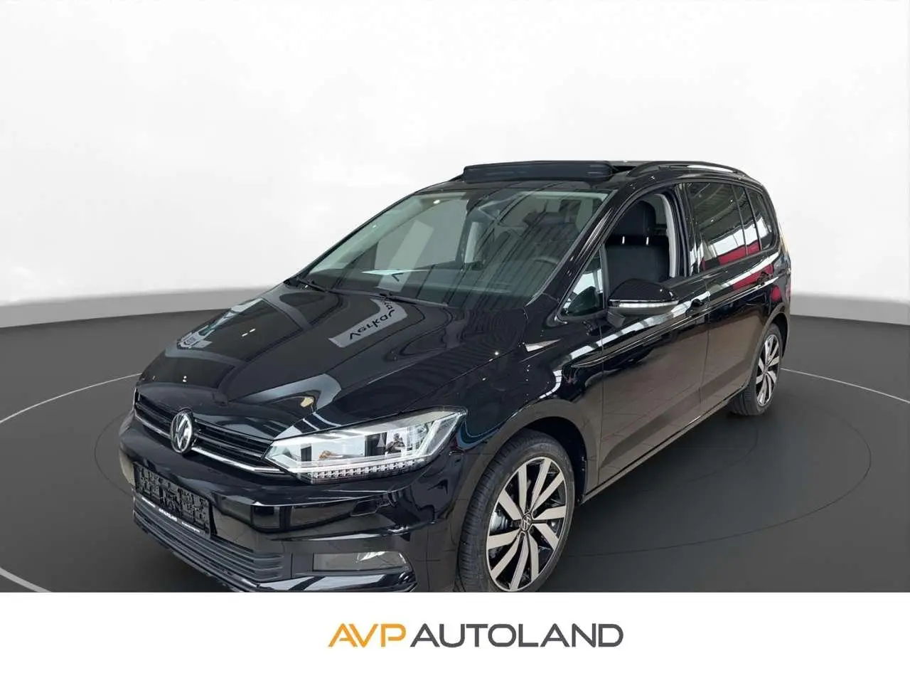 Photo 1 : Volkswagen Touran 2024 Petrol