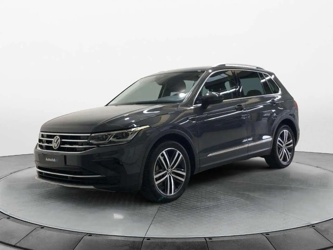 Photo 1 : Volkswagen Tiguan 2021 Essence