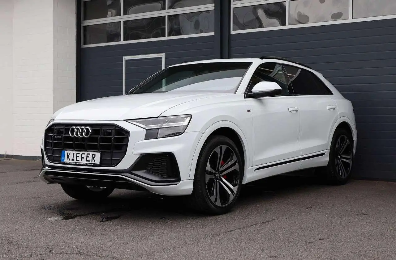 Photo 1 : Audi Q8 2020 Essence