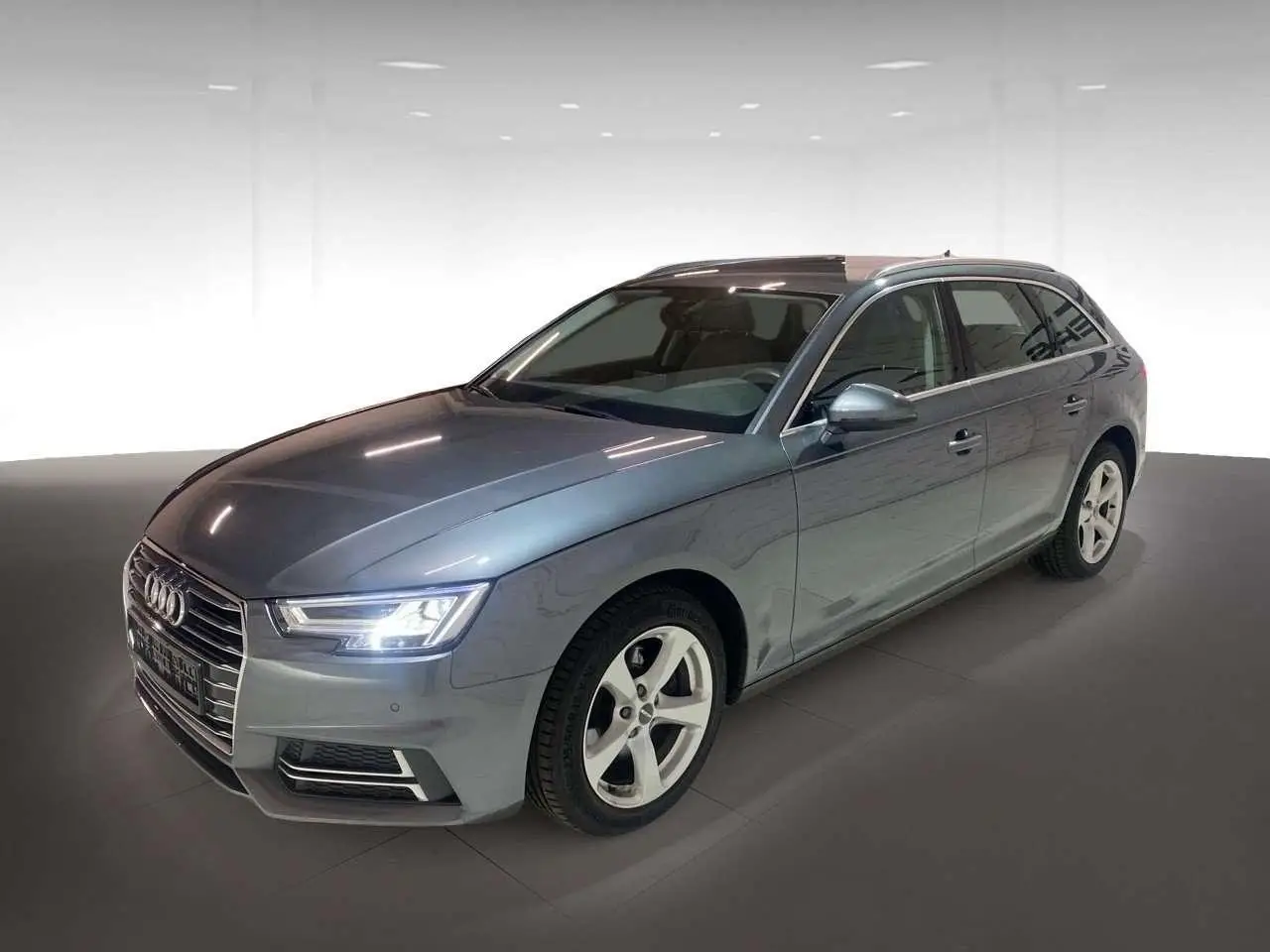 Photo 1 : Audi A4 2019 Essence