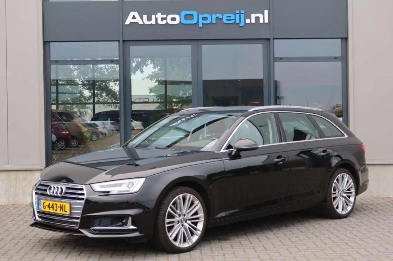 Photo 1 : Audi A4 2019 Petrol