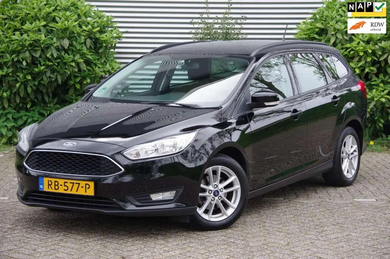 Photo 1 : Ford Focus 2017 Petrol