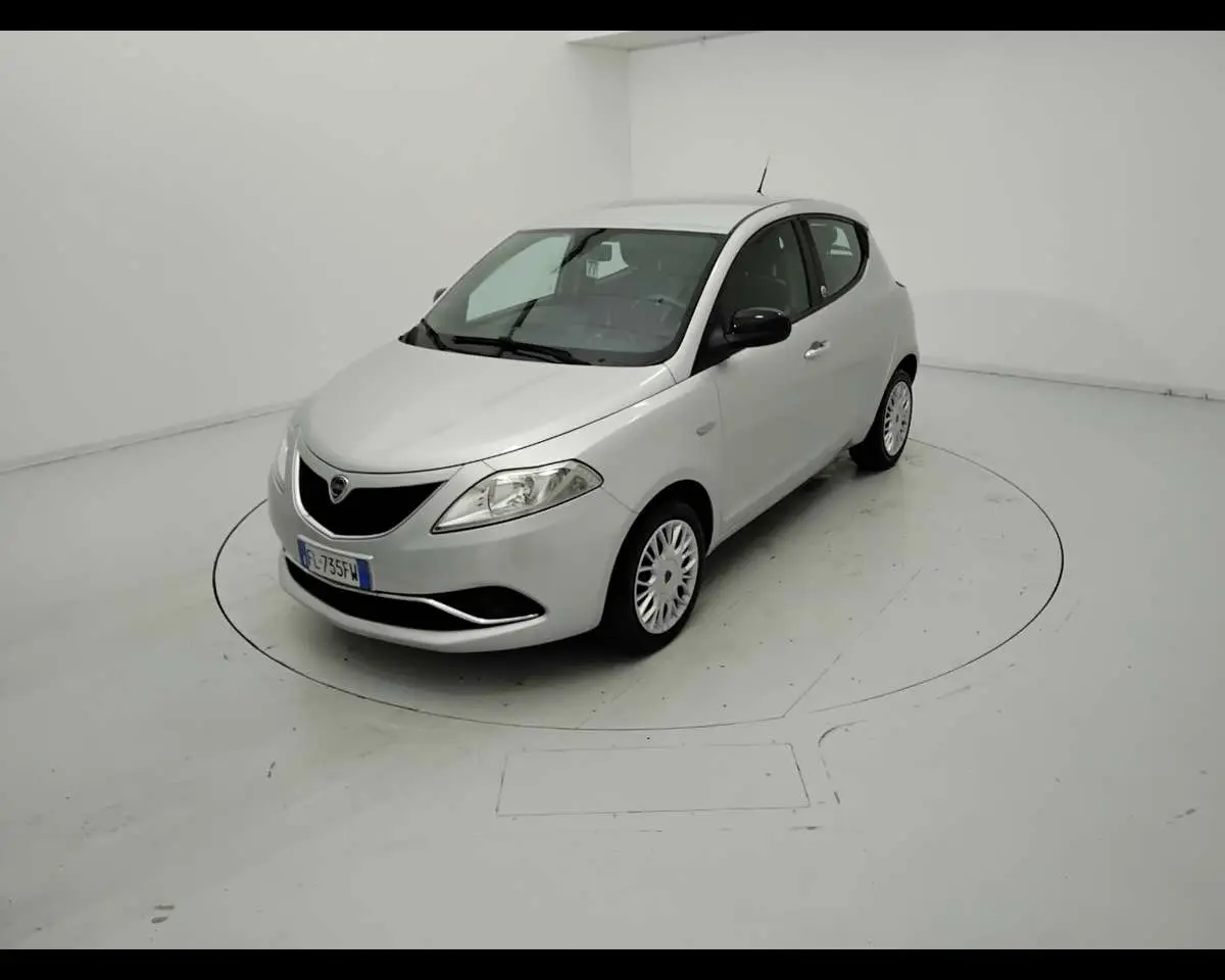 Photo 1 : Lancia Ypsilon 2017 GPL