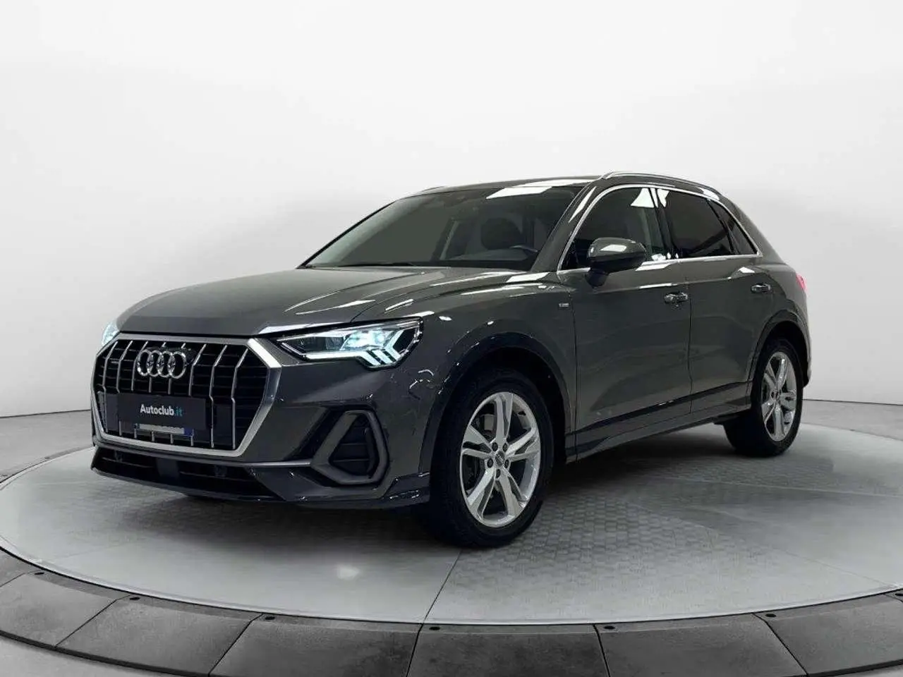 Photo 1 : Audi Q3 2019 Petrol