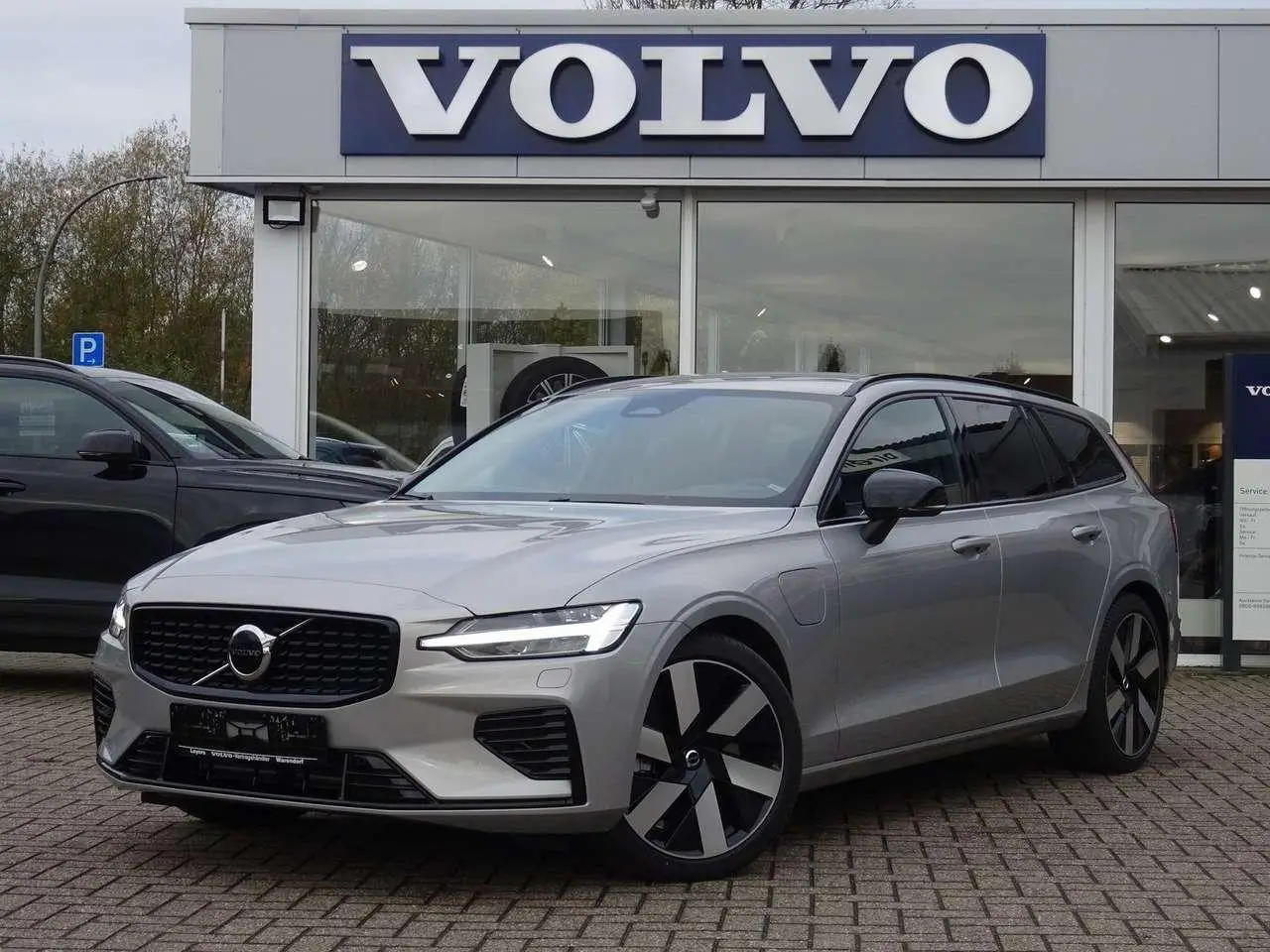 Photo 1 : Volvo V60 2024 Hybride