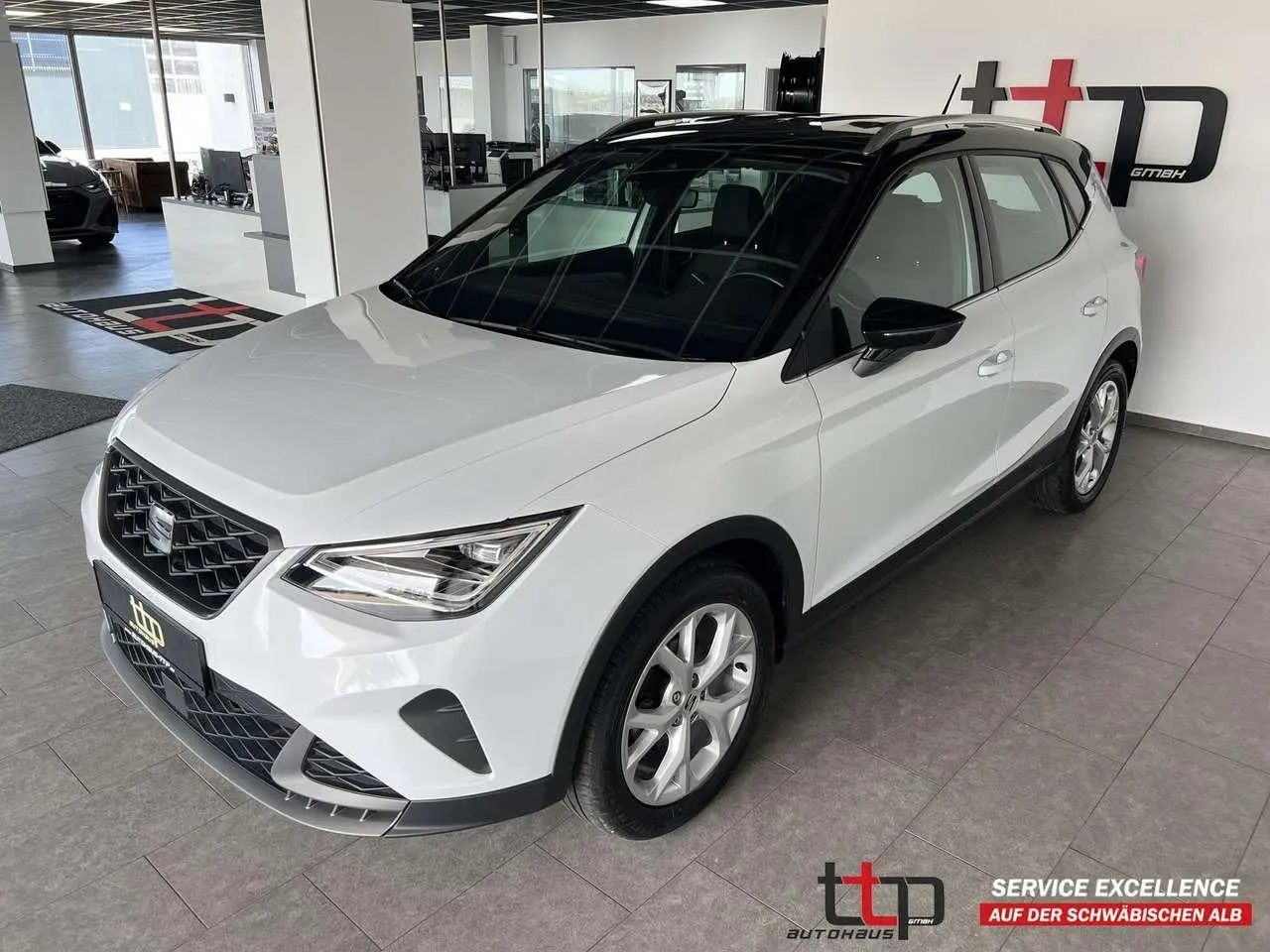 Photo 1 : Seat Arona 2022 Petrol