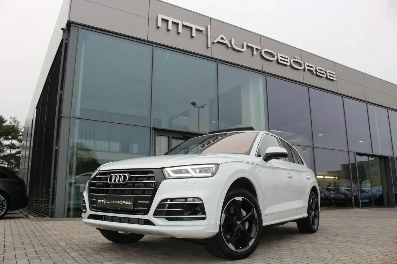 Photo 1 : Audi Q5 2020 Hybride