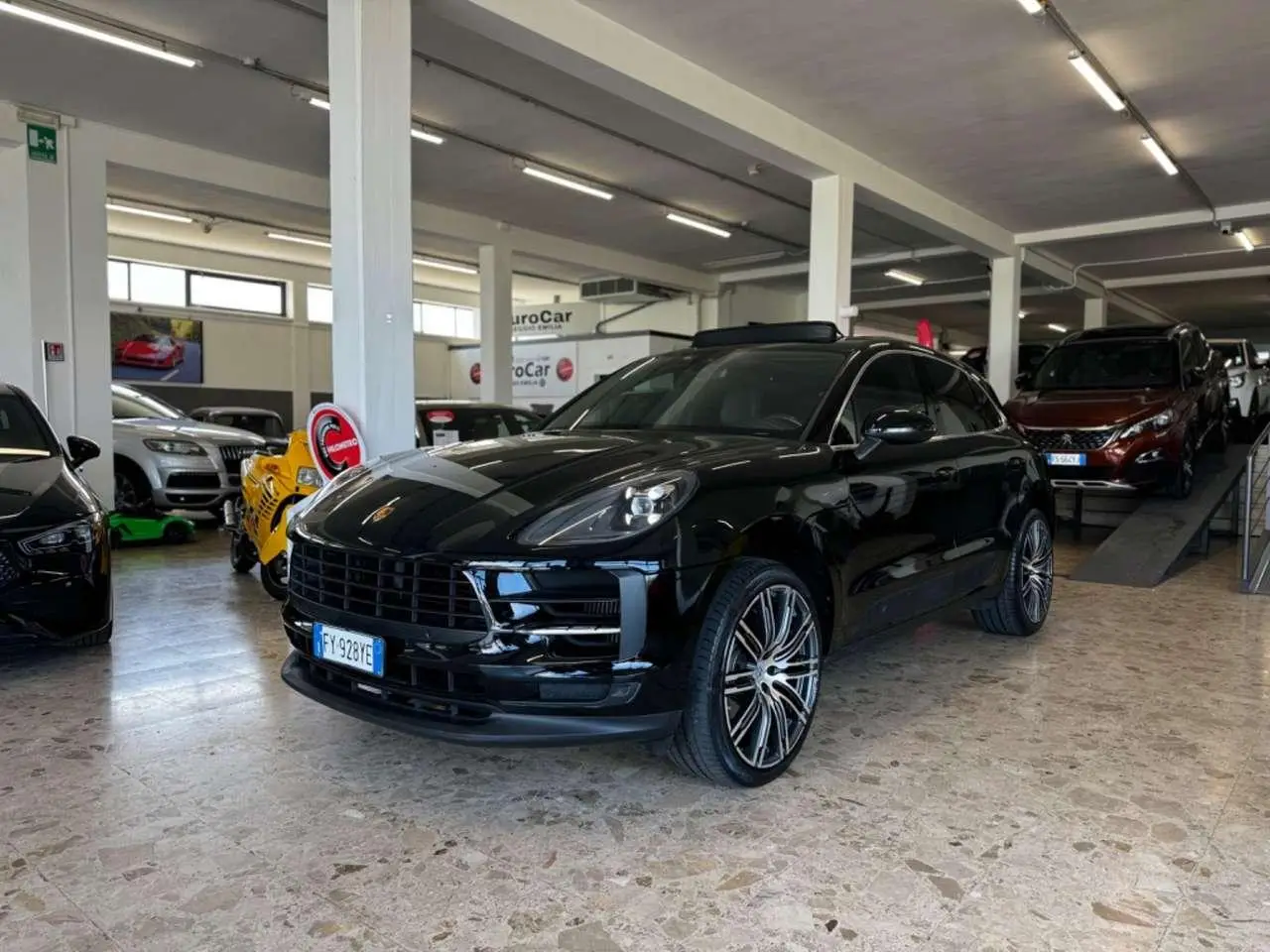 Photo 1 : Porsche Macan 2019 Petrol