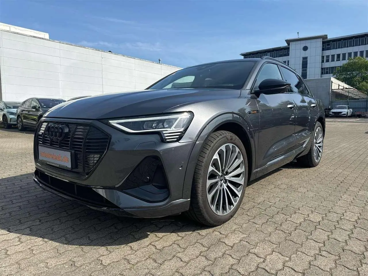 Photo 1 : Audi E-tron 2022 Electric