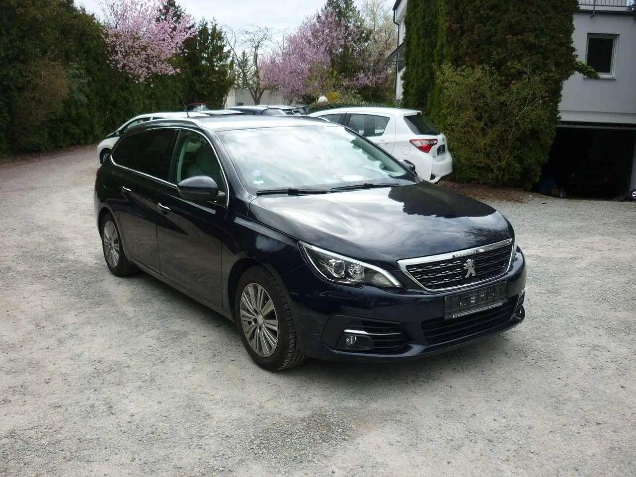 Photo 1 : Peugeot 308 2018 Petrol