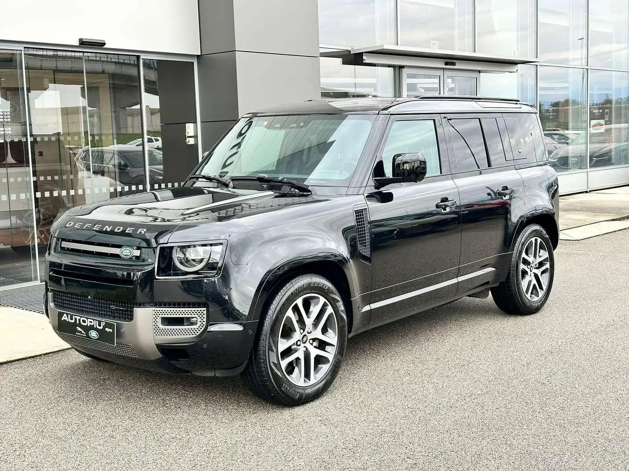 Photo 1 : Land Rover Defender 2021 Hybrid