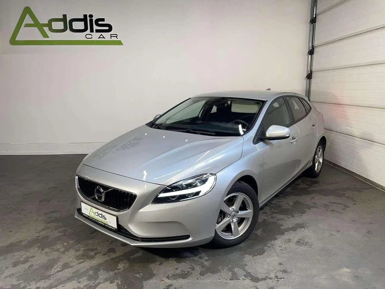 Photo 1 : Volvo V40 2018 Diesel