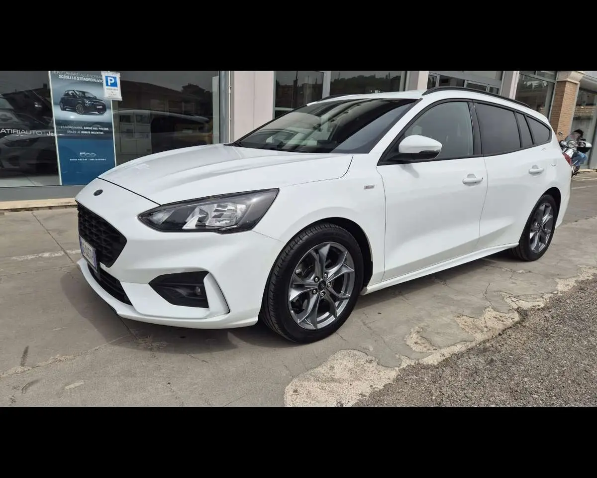 Photo 1 : Ford Focus 2020 Diesel