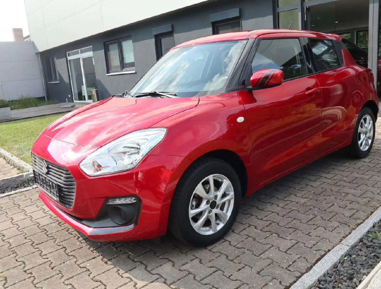 Photo 1 : Suzuki Swift 2017 Petrol