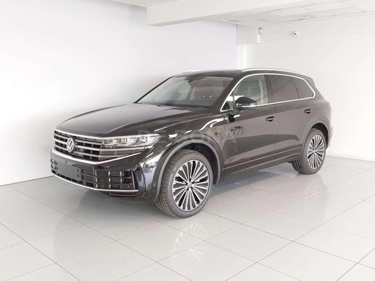 Photo 1 : Volkswagen Touareg 2024 Hybrid