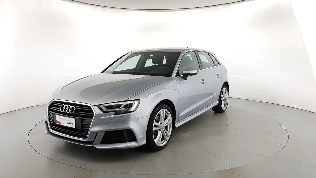 Photo 1 : Audi A3 2019 Petrol