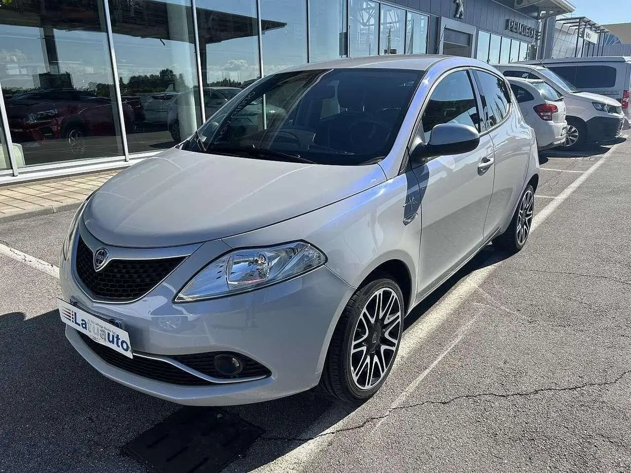 Photo 1 : Lancia Ypsilon 2017 Petrol