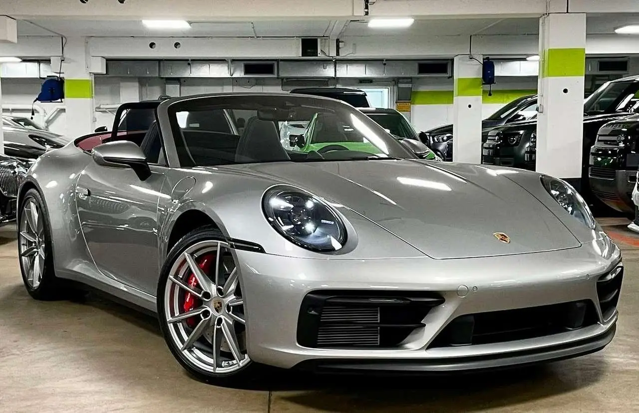 Photo 1 : Porsche 992 2022 Petrol