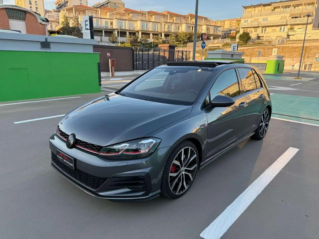 Photo 1 : Volkswagen Golf 2019 Essence