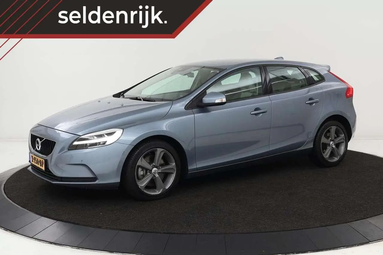 Photo 1 : Volvo V40 2018 Diesel