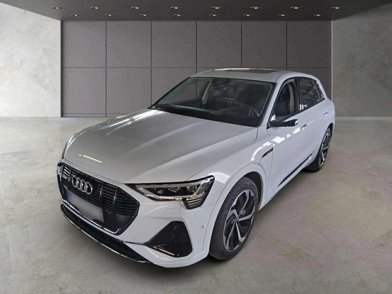 Photo 1 : Audi E-tron 2021 Electric