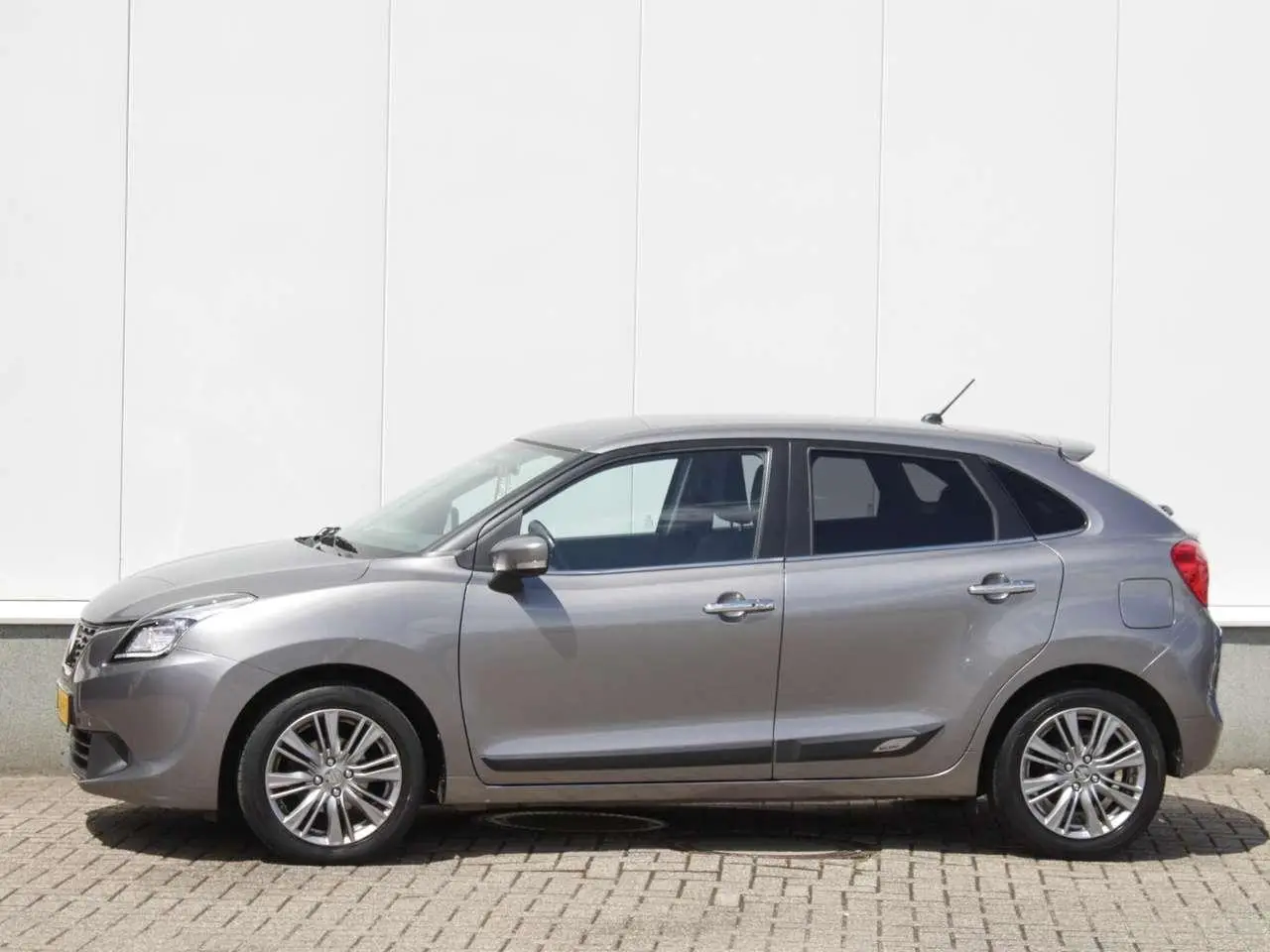 Photo 1 : Suzuki Baleno 2016 Petrol