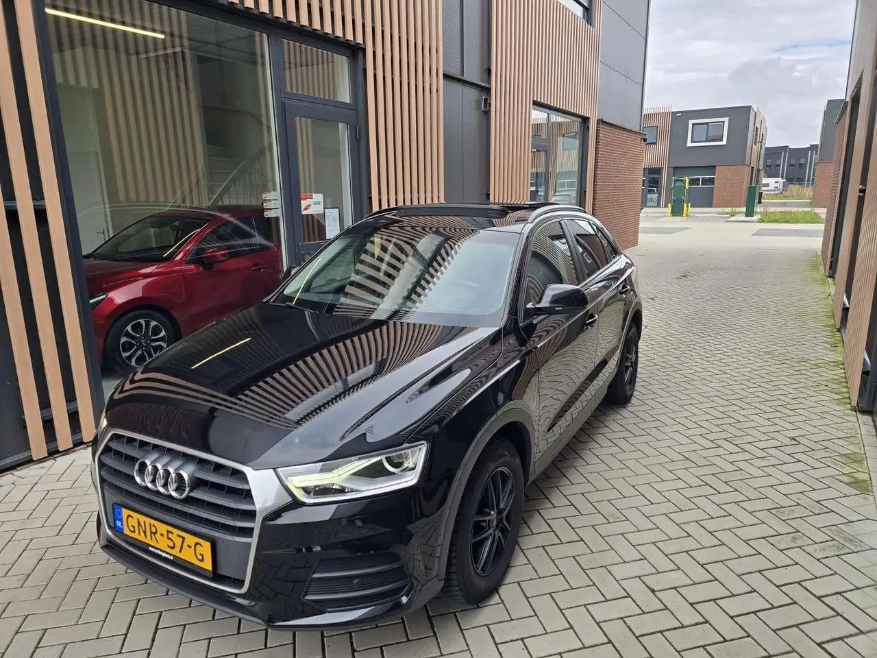 Photo 1 : Audi Q3 2016 Petrol