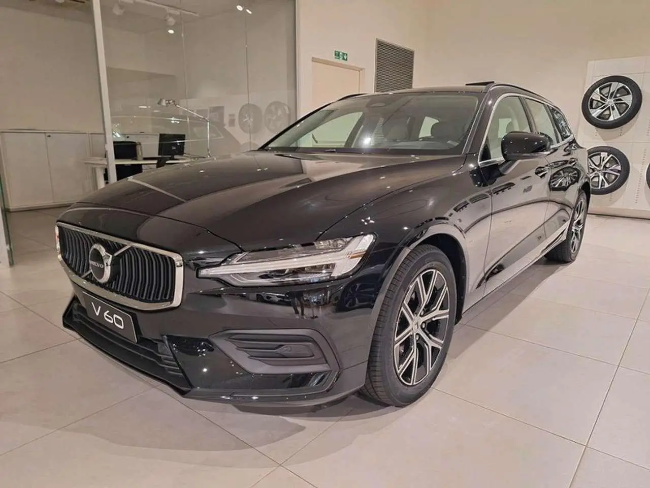 Photo 1 : Volvo V60 2024 Essence