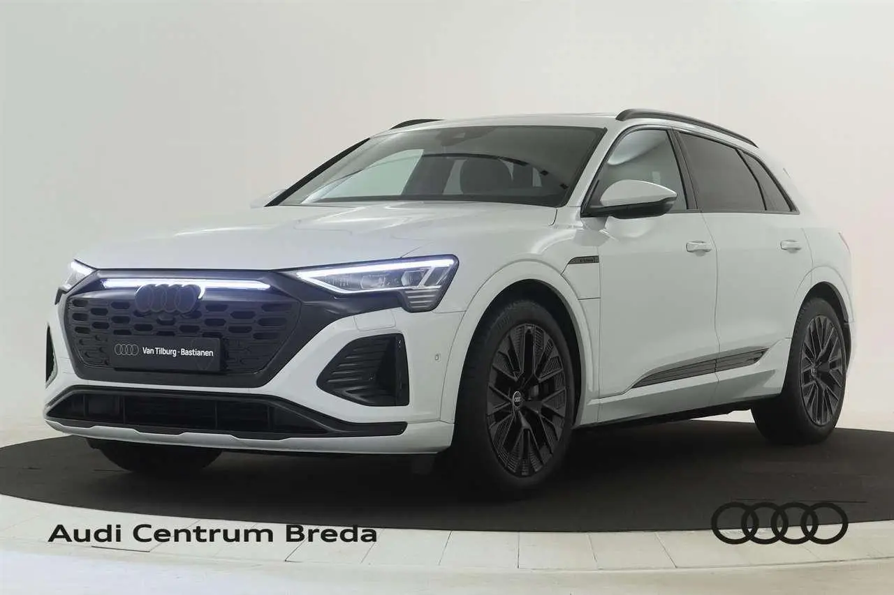 Photo 1 : Audi Q8 2024 Électrique